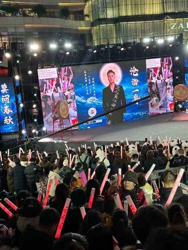 …大悦城太热闹了[胜利]