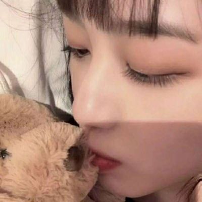 女头带宠物