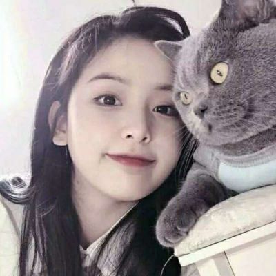 女头带宠物