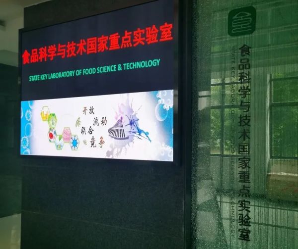 雕说行业内卷 | 宠物国货品牌为什么开始“校企合作”了？