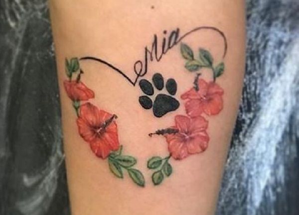Tatuaje de perro fallecido y corazón