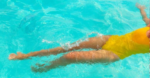 mujer haciendo ejercicio con sindrome de fatiga cronica