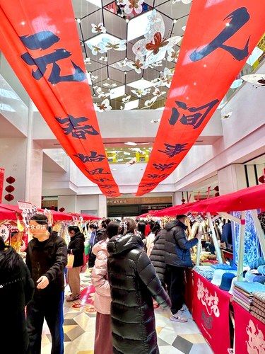 悠唐新春市集，挤爆了