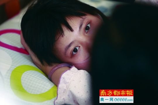90后义工小梅患脑瘤，住在出租屋。南都记者 郭继江 摄