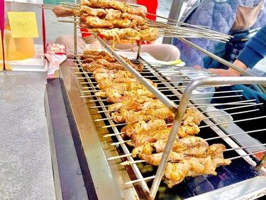 老地方纯正淄博烧烤，院子里的烟火气！冲