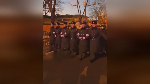 排队10小时 4万人赶早雍和宫祈福 网友：中国“第一排队”现场