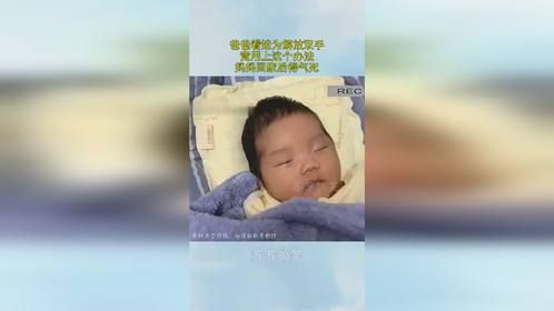 爸爸看娃为解放双手，竟用上这个办法，妈妈回家后得气死！