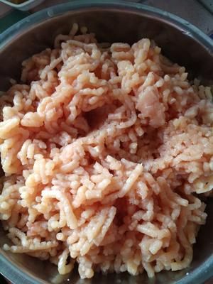 自制宠物狗零食鸡肉胡萝卜脆饼的做法 步骤1
