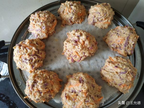 如何给狗选择狗粮？难道是只买贵的？