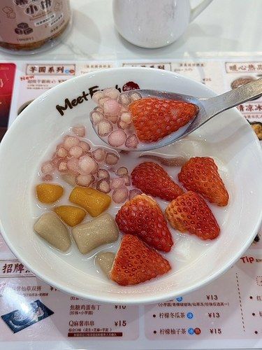 卧卧卧！！草莓脑袋！！根本无法拒绝。。