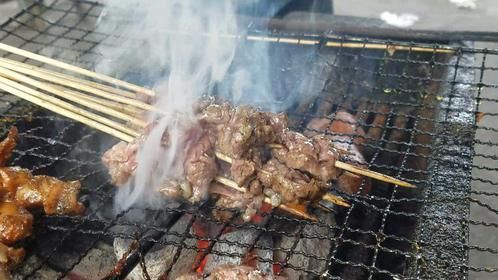 新鲜牛肉直接烤，肉香扑鼻，一咬就是一大口