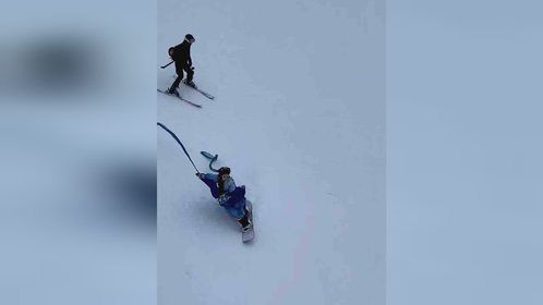 女生穿汉服滑雪衣裾飘飘，网友：看到了御剑飞行的仙子