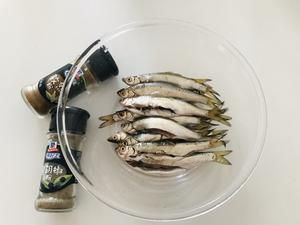 【猫猫最爱小鱼干】的做法 步骤1