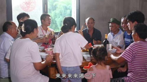 家里男人会做饭真好，一大家团聚整了一大桌的菜，都不用女人操心