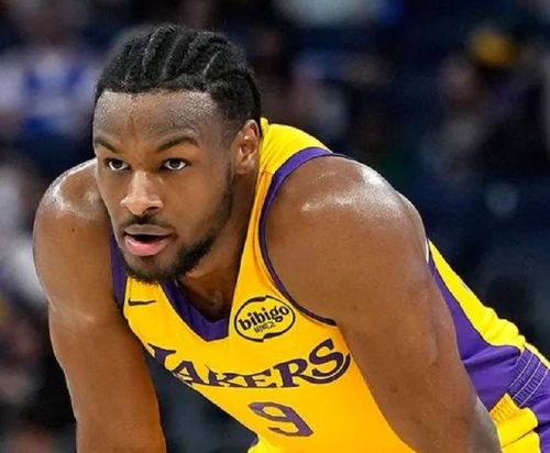 布朗尼不打全明星过情人节_布朗尼放弃 NBA 全明星赛，与女友玫瑰房内拥吻庆祝情人节！
