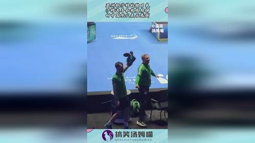 亚洲杯沙特战胜日本，沙特选手和教练相拥，向中国观众表示感谢！
