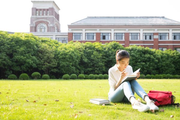 眉山宠物养护与经营技工学校