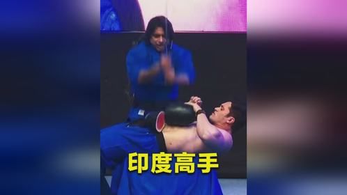 印度民间高手，挑战在肚皮上切西瓜，一旦失误就要住院！