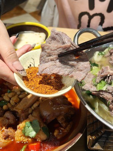 跷脚牛肉蘸干碟这个吃法是谁想出来的...