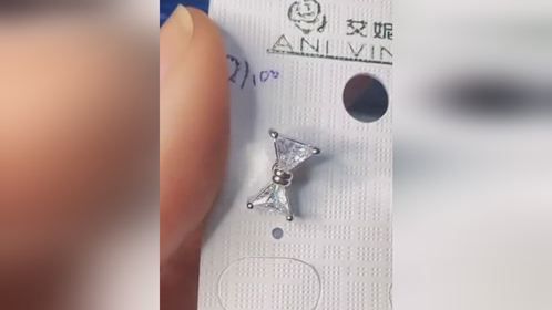 女生义乌10元买饰品 十年后也未褪色变色