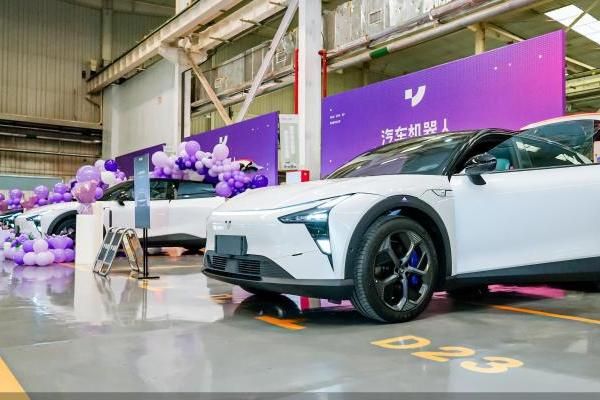北京首批用户交车 极越01已完成全国10座城市首批用户交付