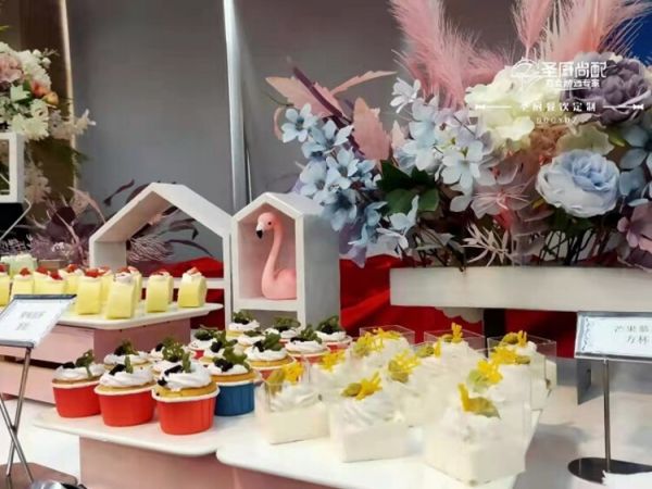 东莞学习食堂餐海鲜大杂烩营养搭配