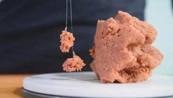 秋末钓鱼，饵料用“腥”还是用“香”？选错又是浪费时间去喂鱼！