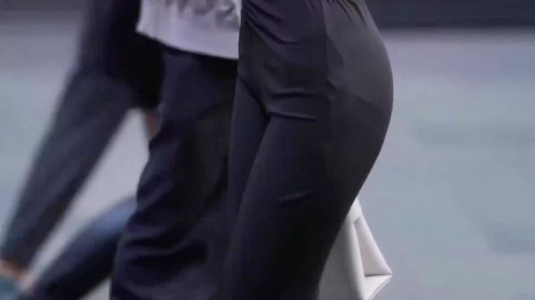 这样的美女喜欢吗，身材也很不错，原地表白吧