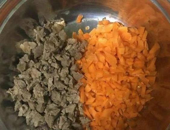 泰迪可以吃什么蔬菜，可以跟狗粮搭配的，宠物蔬菜拌狗粮