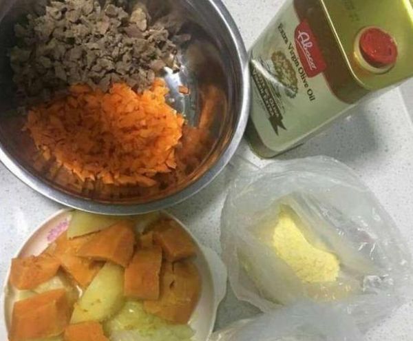 泰迪可以吃什么蔬菜，可以跟狗粮搭配的，宠物蔬菜拌狗粮