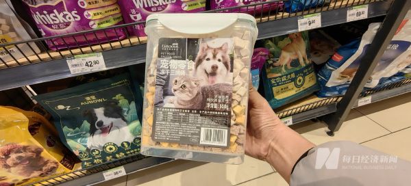 宠物零食 图片来源:每经记者 彭斐 摄