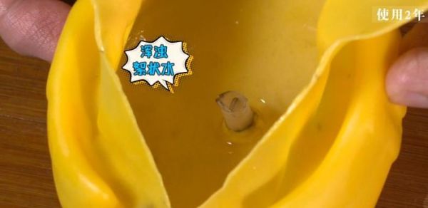 妈妈们注意了：宝宝洗澡时经常玩的小黄鸭，里面超级脏！