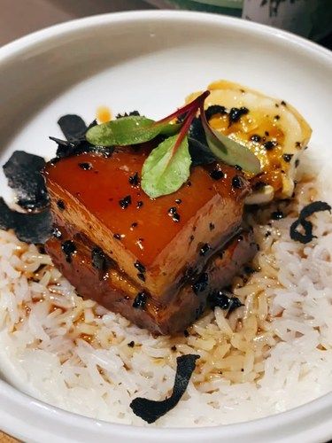 这碗黑松露红烧肉，香浓软糯！