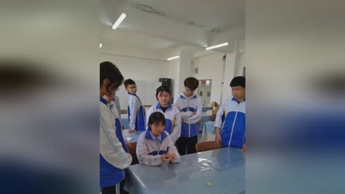 女生点钞训练15秒点出108张，手法让人眼花缭乱
