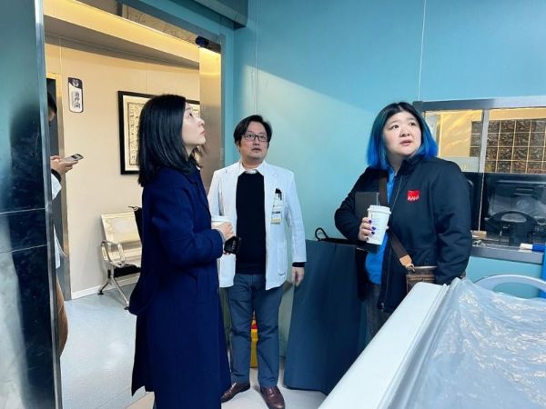 上海顽皮家族虹桥总院通过美国动物医院协会(AAHA)认证,引领宠物医疗国际化新征程
