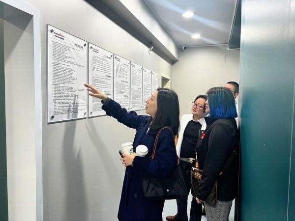 上海顽皮家族虹桥总院通过美国动物医院协会(AAHA)认证,引领宠物医疗国际化新征程
