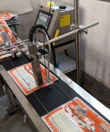 供应青岛喷码机、宠物食品包装袋日期数字字母全自动喷码机