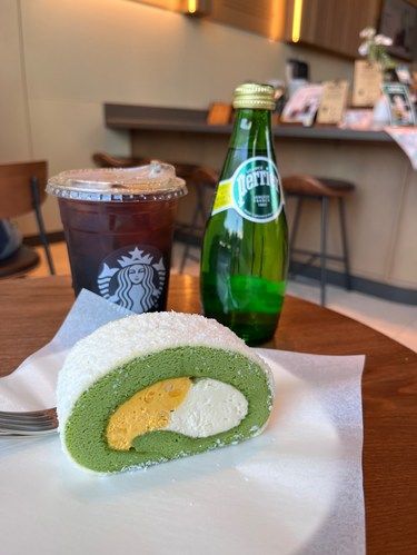 星巴克新品 斑斓味瑞士卷