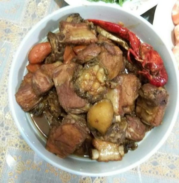 红烧鲍鱼排骨五花肉的做法