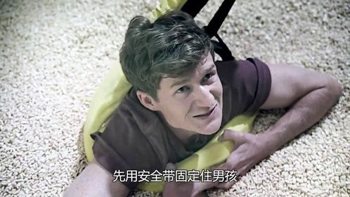 男孩陷入玉米地，叫来消防员时却被眼睛一幕惊呆