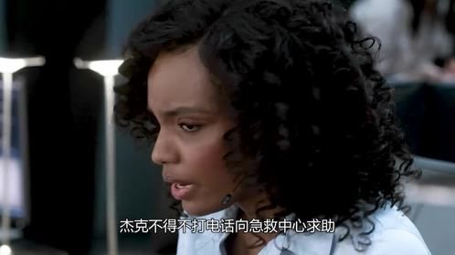 连体双胞胎的弟弟被噎住，哥哥用吸尘器救他