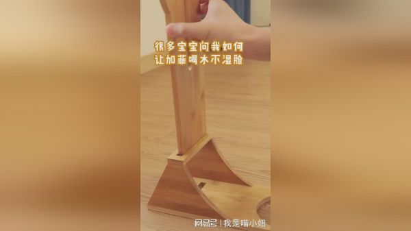 很多猫咪都学不会这项技能，我们家两只都会！