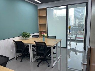 一个人➕一台电脑，开了个5平的公司