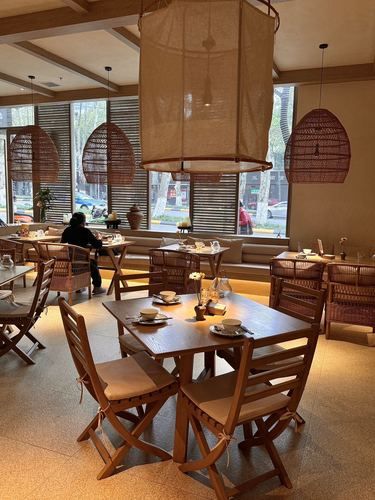 贵阳新印厂排了67桌，坠牛逼的泰料店吃到了…