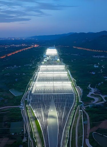 高铁––天府站、凤凰展翅……
