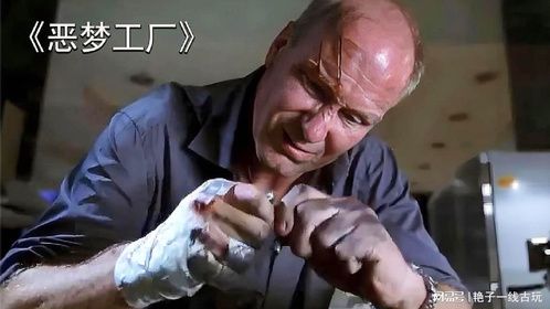 男人被毒蛇咬了一口，进入了假死状态
