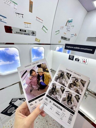 大连首家❗️好韩呀❗️飞机舱大头贴拍上啦✈️