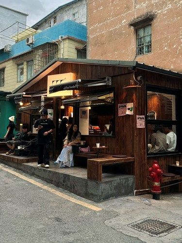 广州斜坡上的日式街头黑胶咖啡屋（新店）