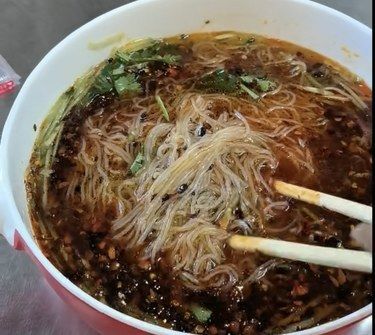 午餐打卡美味酸辣面