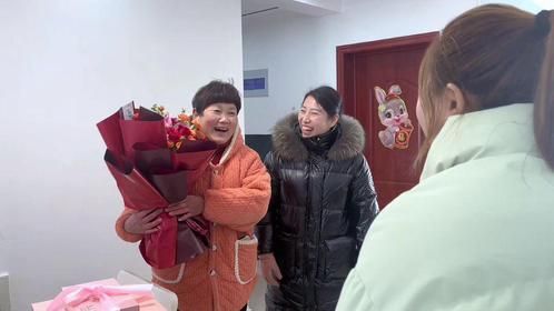 今天婆婆生日了，和妍妍商量好给婆婆个惊喜，婆婆激动的不得了
